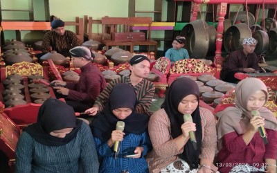 NABUH GAMELAN SERENTAK - Dalam Rangka HUT Ke-270 D.I. Yogyakarta oleh 80 an SMA / SMK Se DIY